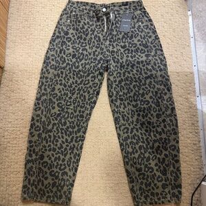 Leopard print Y2K mid rise barrel cropped jeans